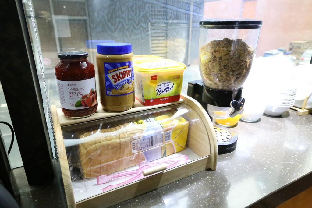 Philstay Myeongdong Boutique Female سيول المظهر الخارجي الصورة